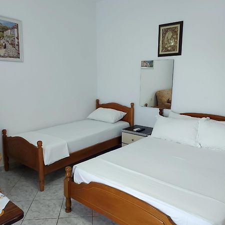 Guesthouse Shpetim Sarandë Exterior foto
